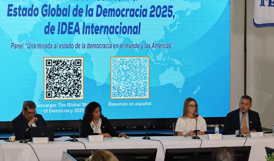 Expertos debaten sobre los retos de la democracia en Panamá