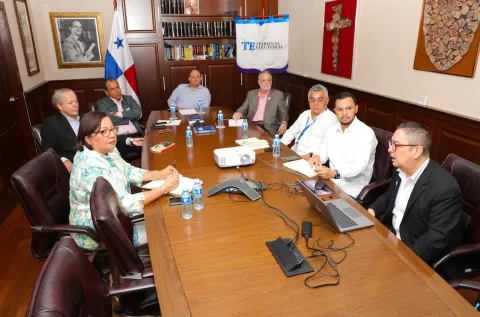 Meeting at the Electoral Tribunal of Panama.